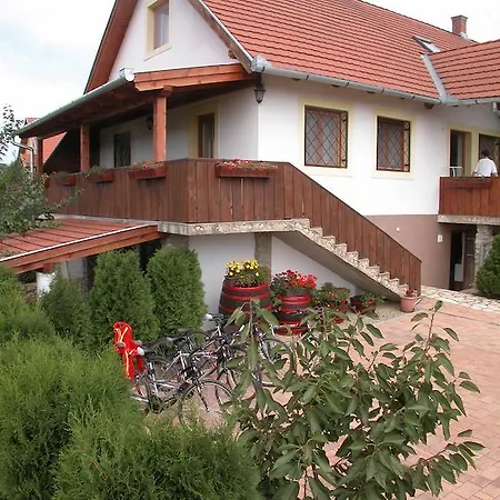 Réka Apartman Kehidakustány