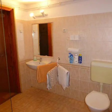 Réka Apartman Kehidakustány